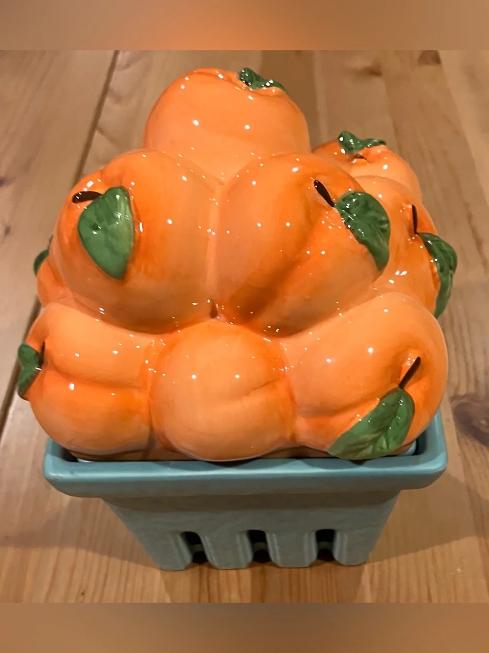 Never Used Homeworx by Harry Slatkin Ceramic Peach Basket Decorative Candle - Picture 4 of 12